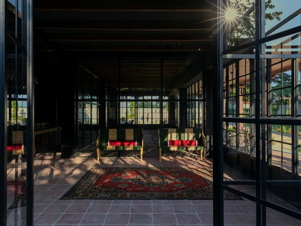 Esquisse Design Hotel Telavi Exterior photo